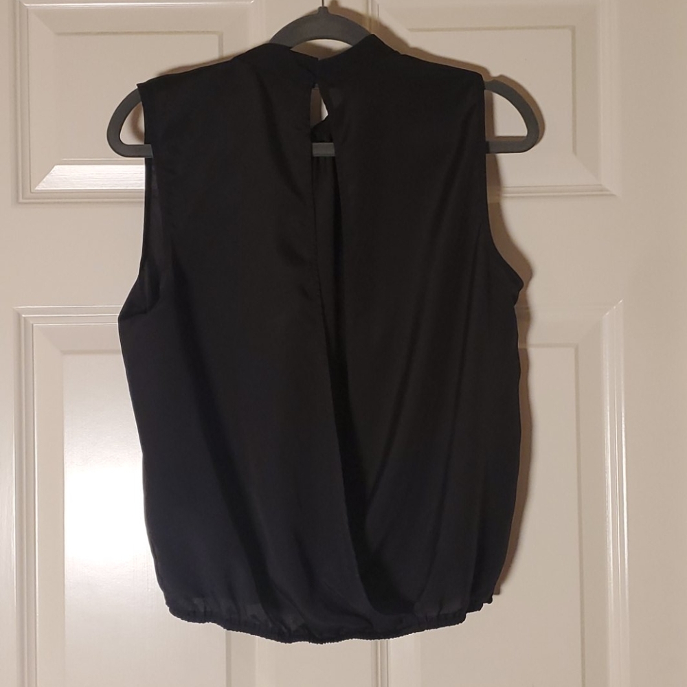 Open back black crop top - Picture 3 of 3
